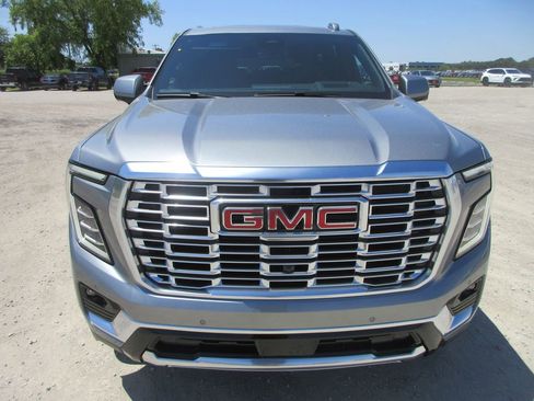 New 2026 GMC Yukon Denali w/ Denali Reserve Package AWD/4WD image 10