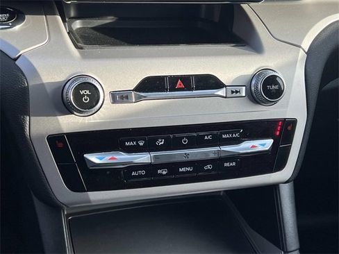 Certified 2023 Ford Explorer XLT image 26