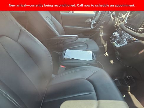 Used 2025 Chrysler Pacifica Select FWD image 7