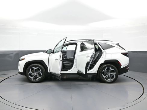Certified 2022 Hyundai Tucson Limited w/ Cargo Package AWD/4WD image 44