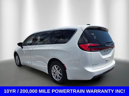 Used 2024 Chrysler Pacifica Touring-L FWD image 3
