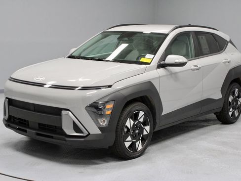 Certified 2025 Hyundai Kona SEL FWD image 9