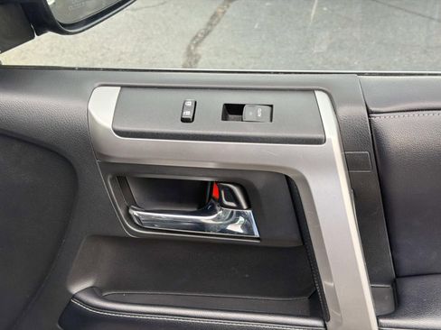 Used 2018 Toyota 4Runner Limited AWD/4WD image 15