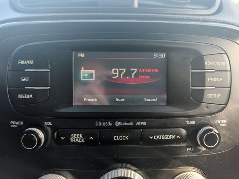 Used 2015 Kia Soul ! FWD image 13