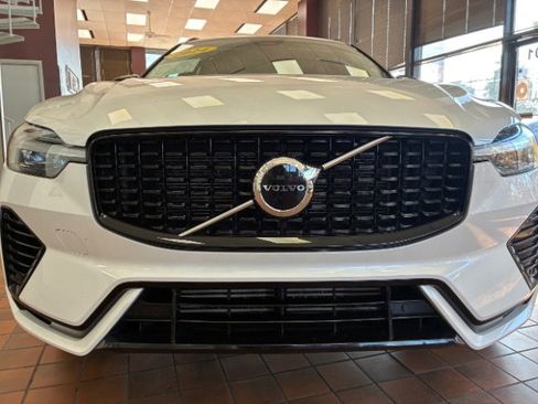 Used 2024 Volvo XC60 T8 Core image 4