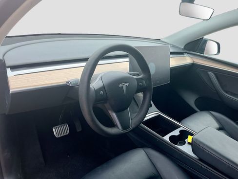 Used 2023 Tesla Model Y Long Range image 9