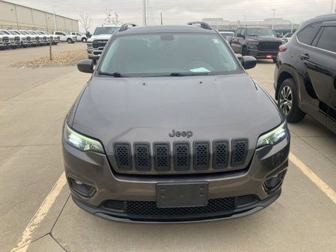 Certified 2019 Jeep Cherokee Latitude Plus AWD/4WD image 2