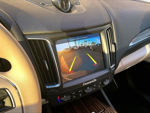 Used 2017 Maserati Levante image 20
