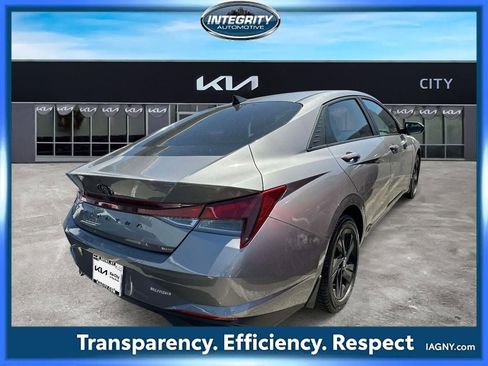 Used 2022 Hyundai Elantra SEL FWD image 2