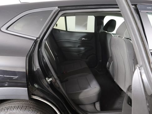 Used 2025 Chevrolet Trax LS FWD image 27
