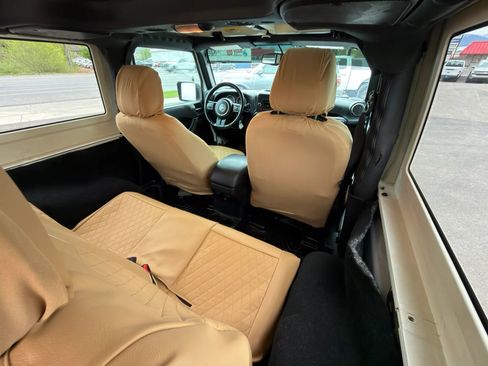 Used 2018 Jeep Wrangler Sport AWD/4WD image 12