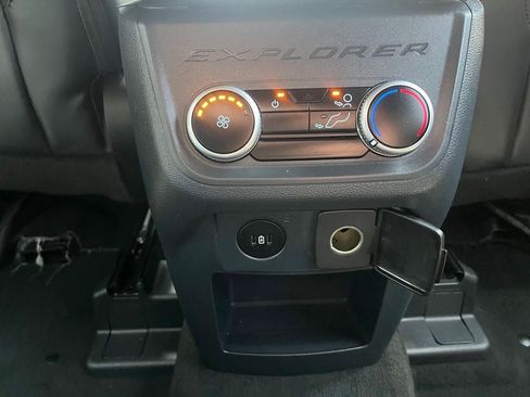 Used 2025 Ford Explorer ST-Line w/ ST-Line Street Pack AWD/4WD image 16