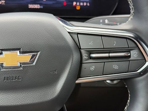 Used 2025 Chevrolet Traverse LT AWD/4WD image 19