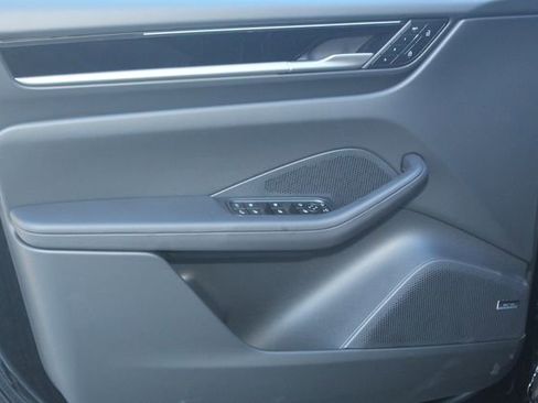 New 2026 Porsche Macan 4 Electric image 21