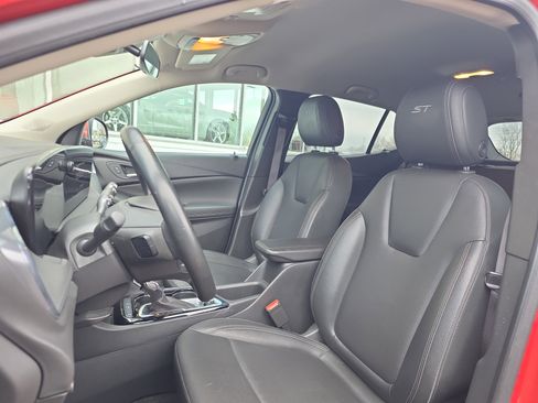 Used 2024 Buick Encore GX Sport Touring image 16