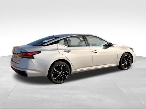 Used 2025 Nissan Altima 2.5 SR AWD/4WD image 7