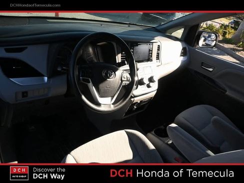 Used 2018 Toyota Sienna LE image 8