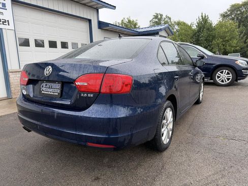 Used 2012 Volkswagen Jetta SE FWD image 3