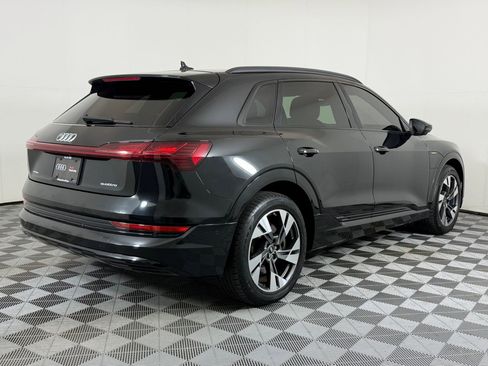 Used 2022 Audi e-tron Premium w/ Convenience Plus Package image 8