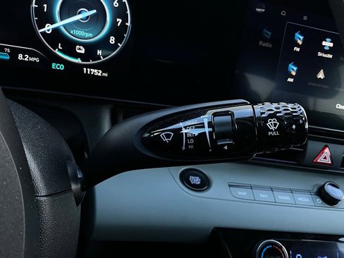 Used 2025 Hyundai Elantra Limited image 41