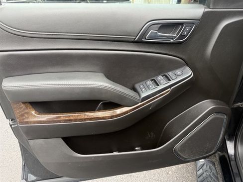 Used 2019 Chevrolet Tahoe LS w/ Enhanced Driver Alert Package AWD/4WD image 9