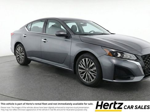 Used 2025 Nissan Altima 2.5 SV image 1