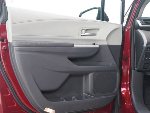 Used 2021 Toyota Sienna XLE image 21