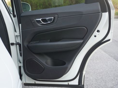 Used 2019 Volvo XC60 T5 Momentum w/ Multimedia Package image 15