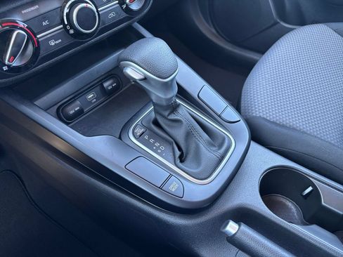 Used 2025 Kia Soul LX w/ LX Technology Package FWD image 36
