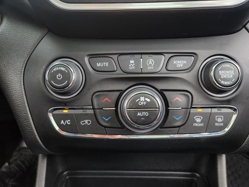 Used 2021 Jeep Cherokee Trailhawk w/ Sun, Sound & Nav Group image 30