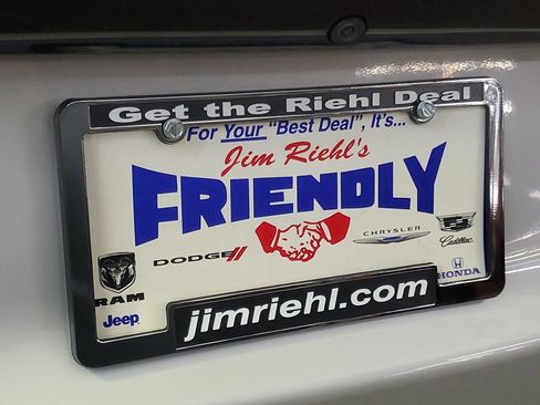 Used 2024 Chrysler Pacifica Touring-L image 10