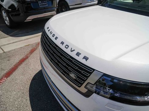 New 2026 Land Rover Range Rover Long Wheelbase SE AWD/4WD image 27