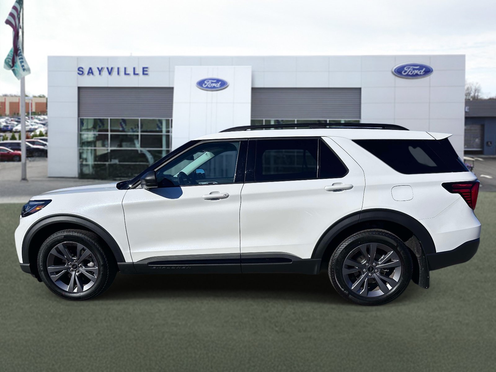 Used 2026 Ford Explorer Active w/ Active Comfort Package AWD/4WD image 2