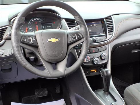 Used 2022 Chevrolet Trax LS w/ Tint and Cruise Package image 13