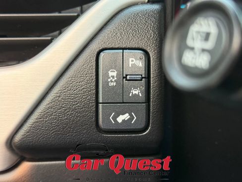 Used 2017 GMC Yukon SLT AWD/4WD image 36
