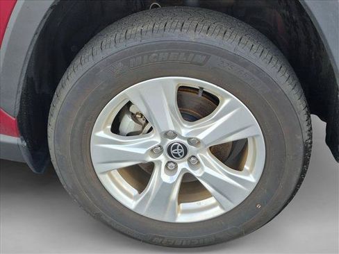 Used 2021 Toyota RAV4 XLE AWD/4WD image 10