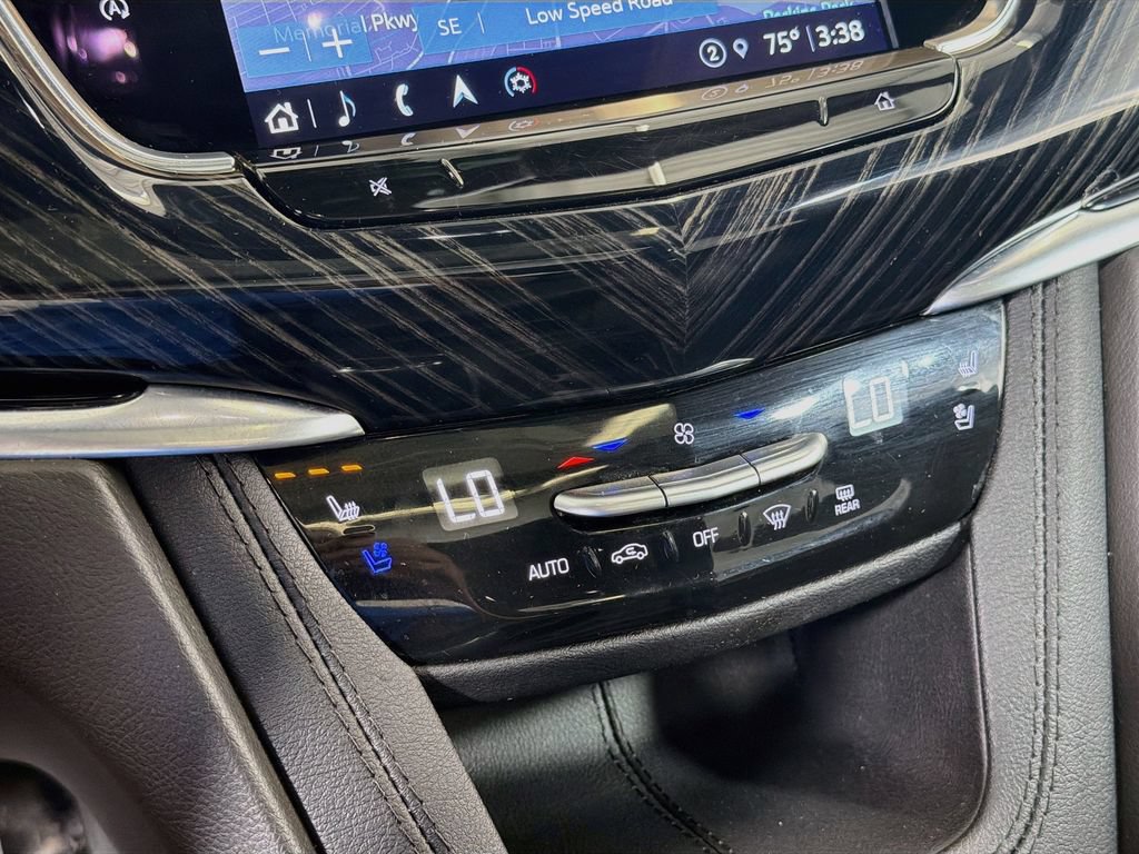 Certified 2024 Cadillac XT6 Premium Luxury w/ Technology Package AWD/4WD image 17