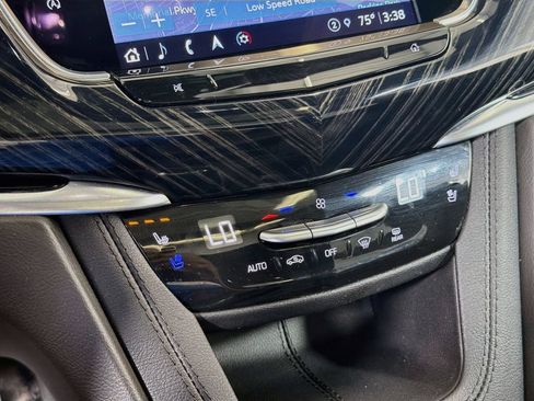 Used 2024 Cadillac XT6 Premium Luxury w/ Technology Package AWD/4WD image 17