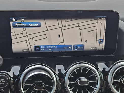 Used 2025 Mercedes-Benz GLA 250 image 17