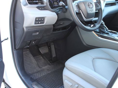 Used 2026 Toyota Highlander Platinum AWD/4WD image 51