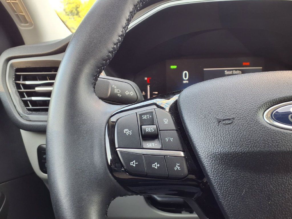 Used 2024 Ford Escape SE FWD image 11