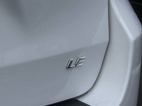 Used 2016 Toyota Sienna LE image 24