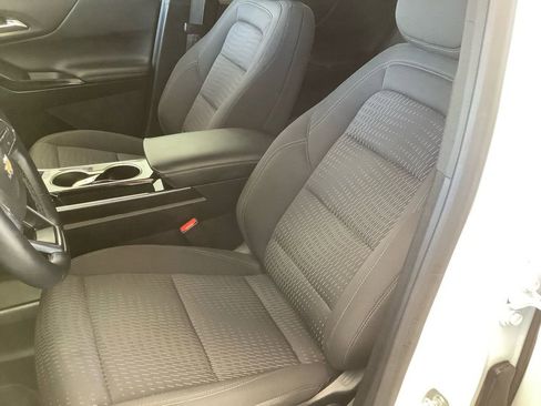 Used 2025 Chevrolet Equinox LT w/ Safety and Technology Package image 8