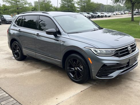 Certified 2023 Volkswagen Tiguan SE R-Line FWD image 2