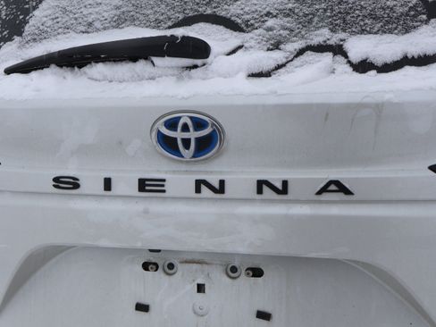 Used 2024 Toyota Sienna XLE image 16