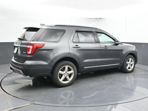 Used 2016 Ford Explorer XLT AWD/4WD image 2
