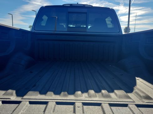 Used 2024 Nissan Titan SV w/ SV Convenience Package image 11