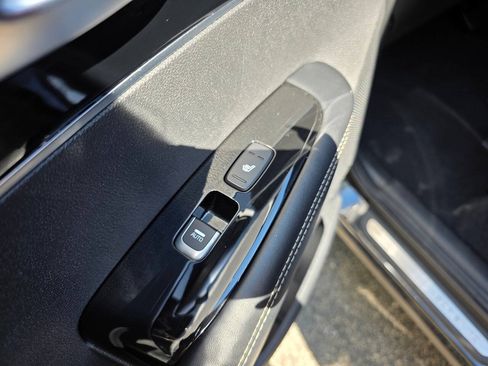 Used 2019 Kia Sorento SX FWD image 36