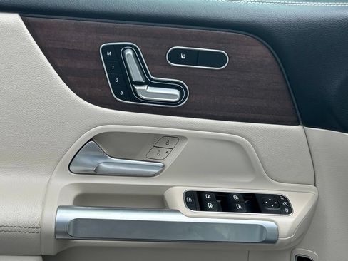 Used 2023 Mercedes-Benz GLB 250 image 17