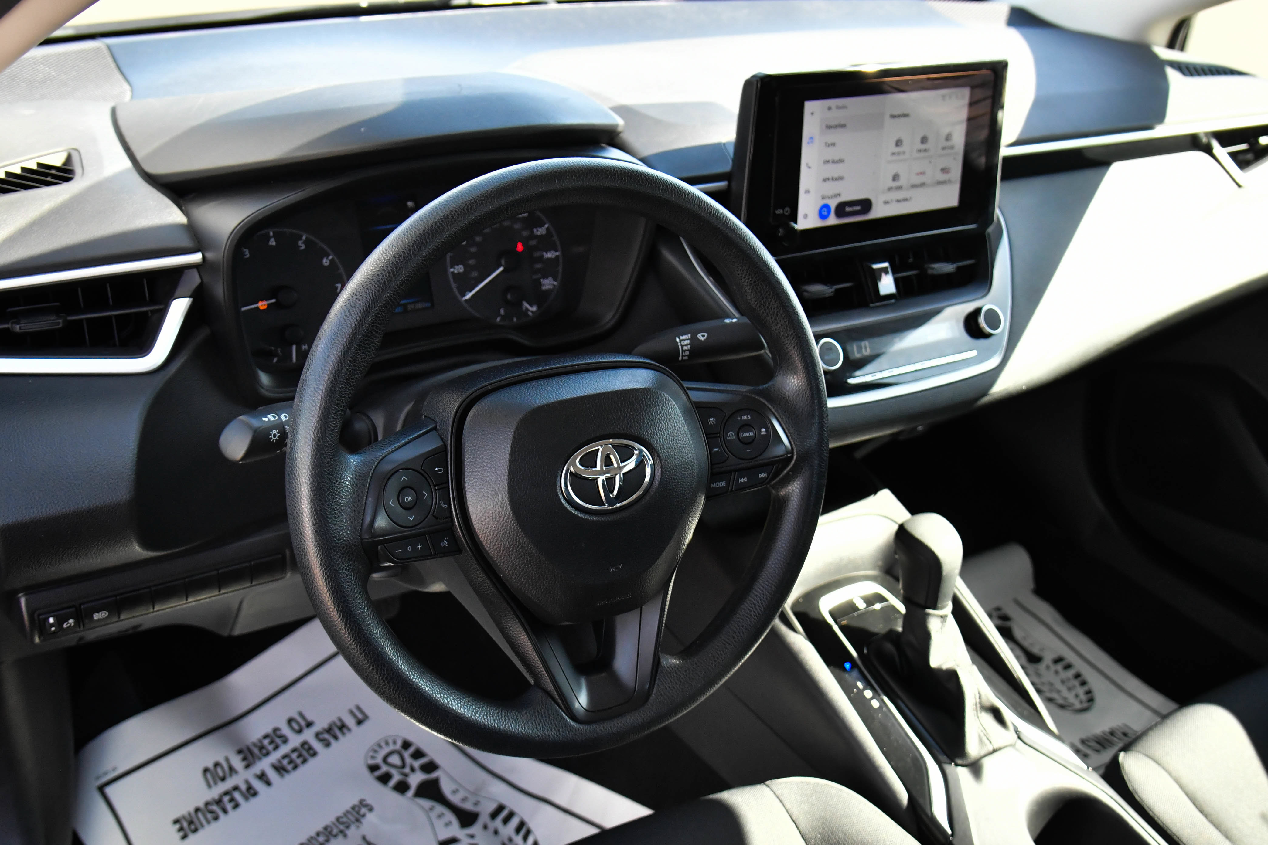 Used 2025 Toyota Corolla LE FWD image 14
